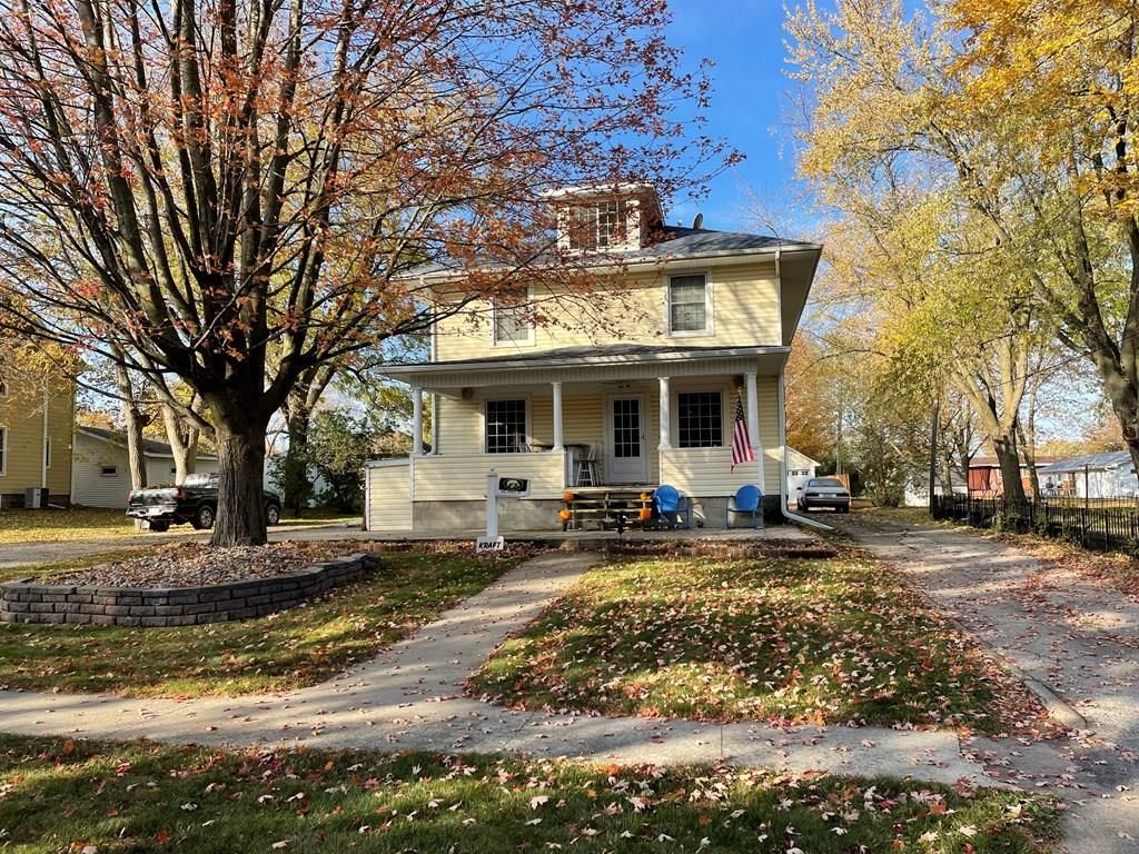 212 N 1st St, Rockwell City, IA 50579