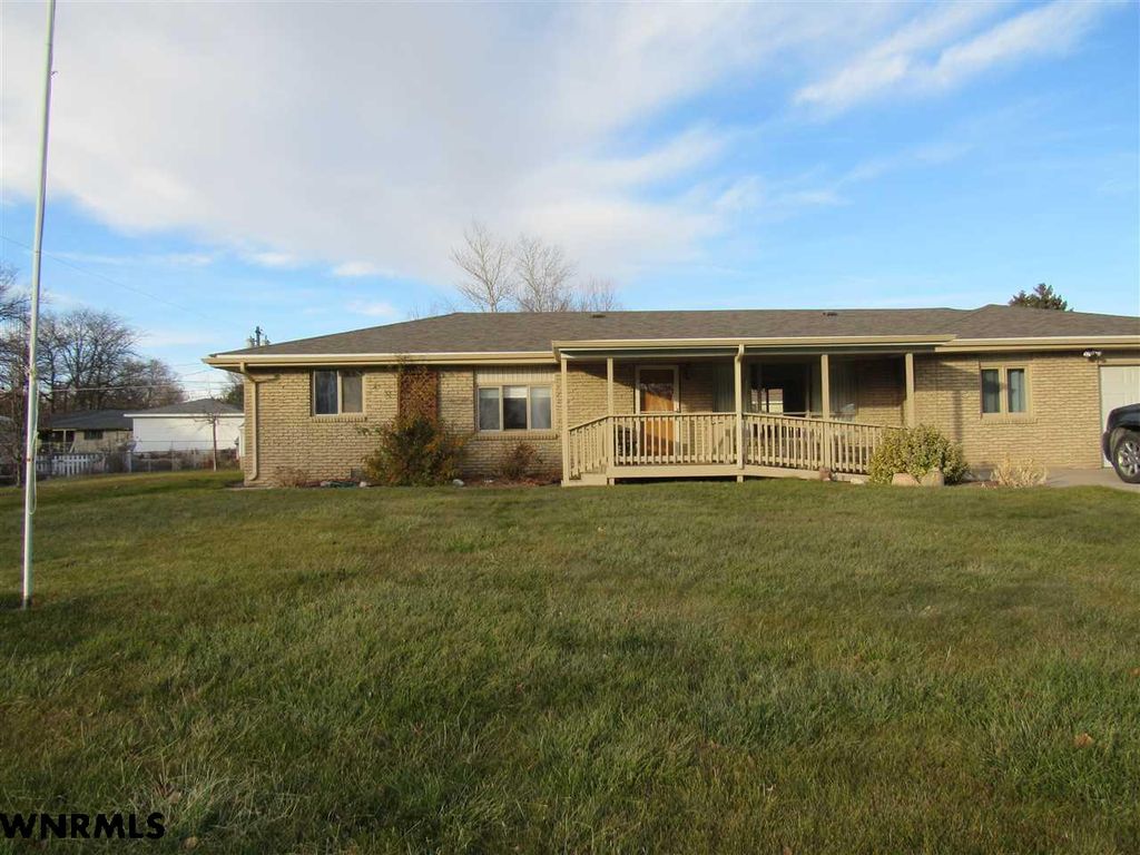 2317 Highland Dr, Scottsbluff, NE 3 Bed, 2 Bath SingleFamily Home