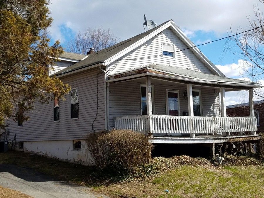 218 8th St, Upland, PA 3 Bed, 1.5 Bath SingleFamily Home 5 Photos