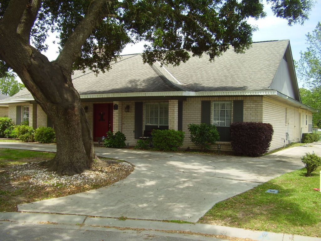 Simple Ancient Oaks Apartments for Large Space