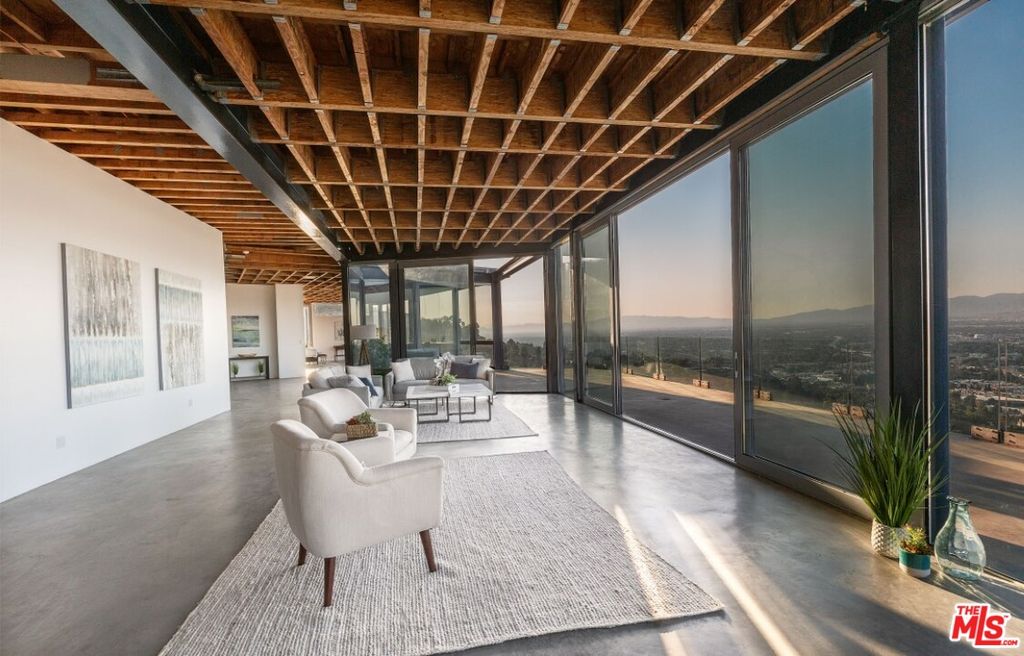 7711 Mulholland Dr, Los Angeles, CA 90046