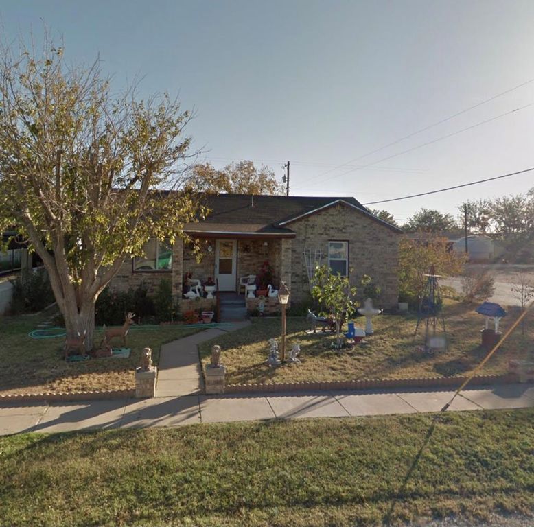 1021 Annis Ave, Mccamey, TX 79752 3 Bed, 2 Bath SingleFamily Home MLS 121606 14 Photos