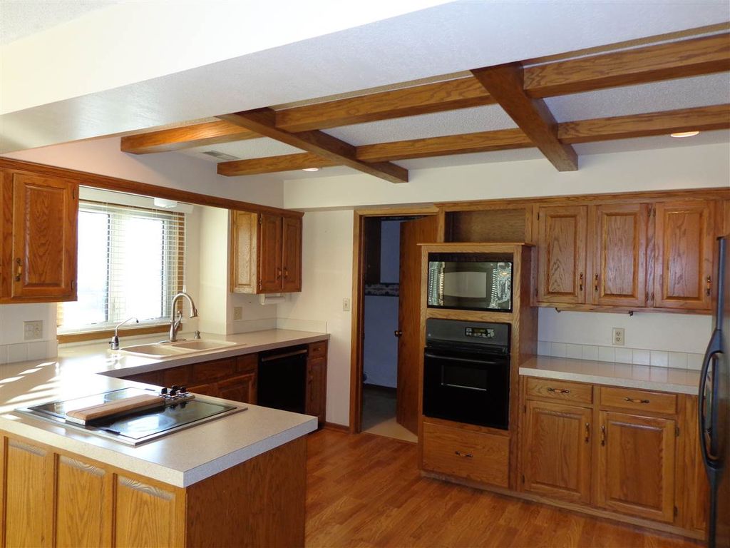 1609 Oakmont St, Hays, KS 3 Bed, 2 Bath SingleFamily