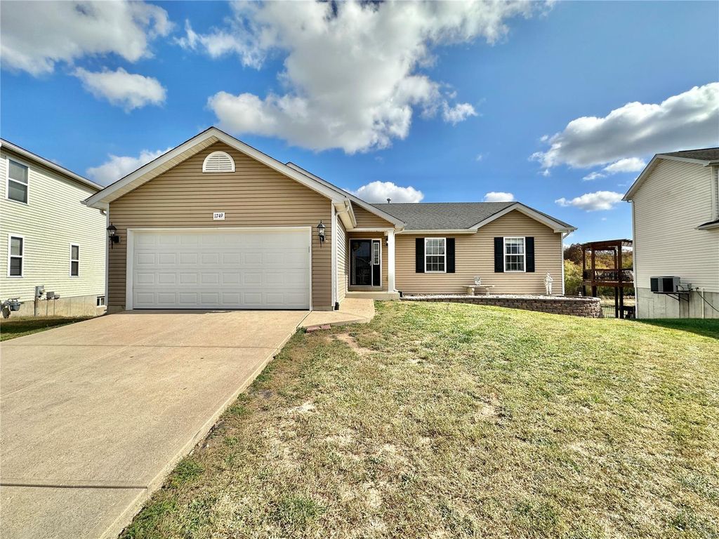 1749 Waters Edge Way, Pevely, MO 63070
