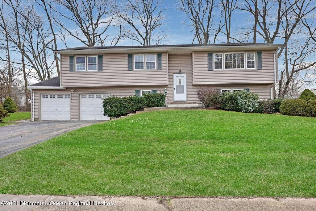 10 Kearney Drive, Middletown, NJ 07748