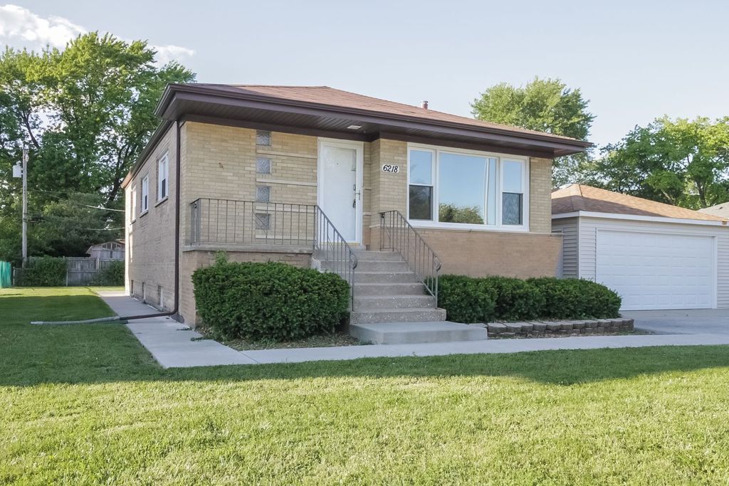 6218 W 92nd St, Oak Lawn, IL 60453