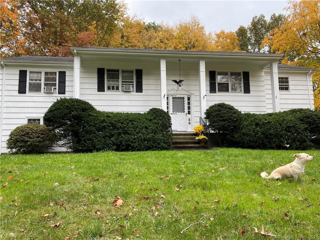 28 Dell Cir, Trumbull, CT 06611