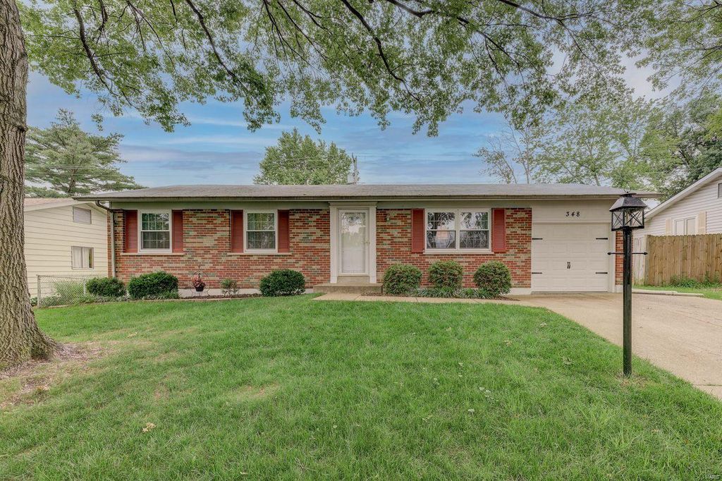 348 Burncoate Dr, Saint Louis, MO 63129