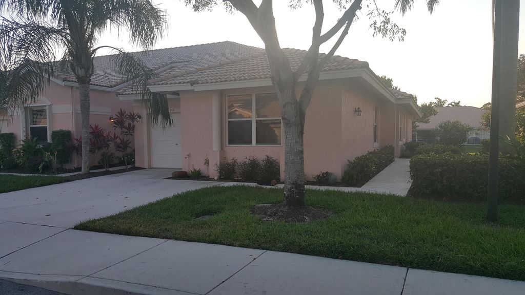 260 Coral Trace Ct, Delray Beach, FL 33445