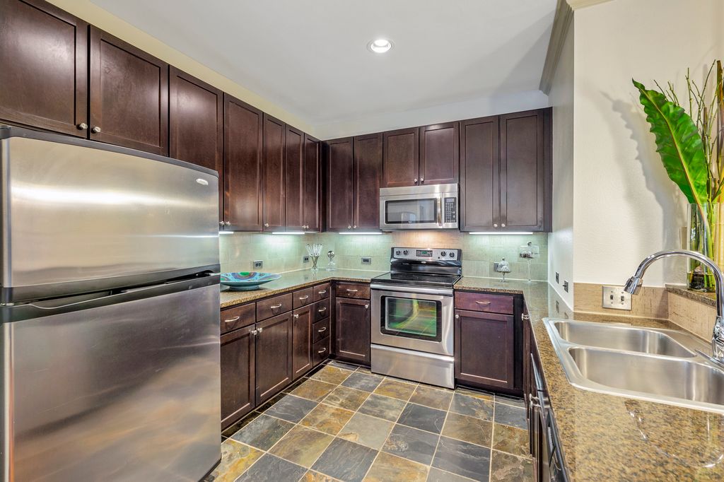 2727 Revere St, Houston, TX 77098