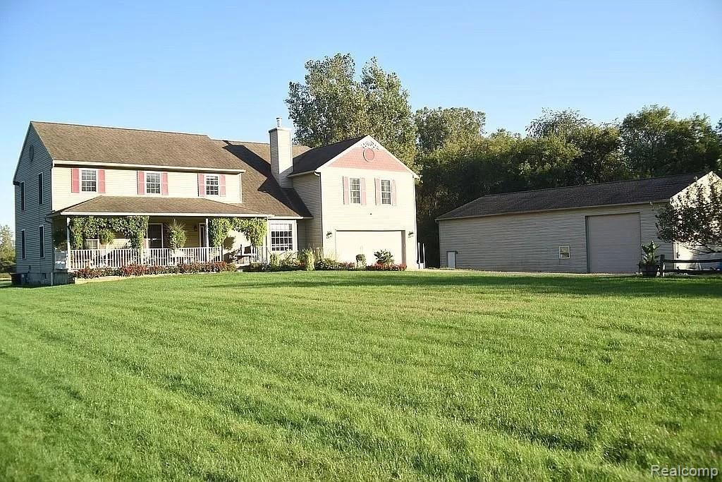 2000 River Bend Dr, Fowlerville, MI 48836