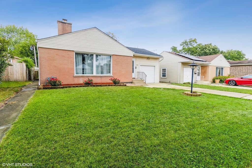 1816 Stewart Ave, Des Plaines, IL 60018