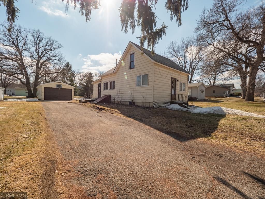 107 2nd St NE, Dodge Center, MN 2 Bed, 1 Bath SingleFamily Home 23