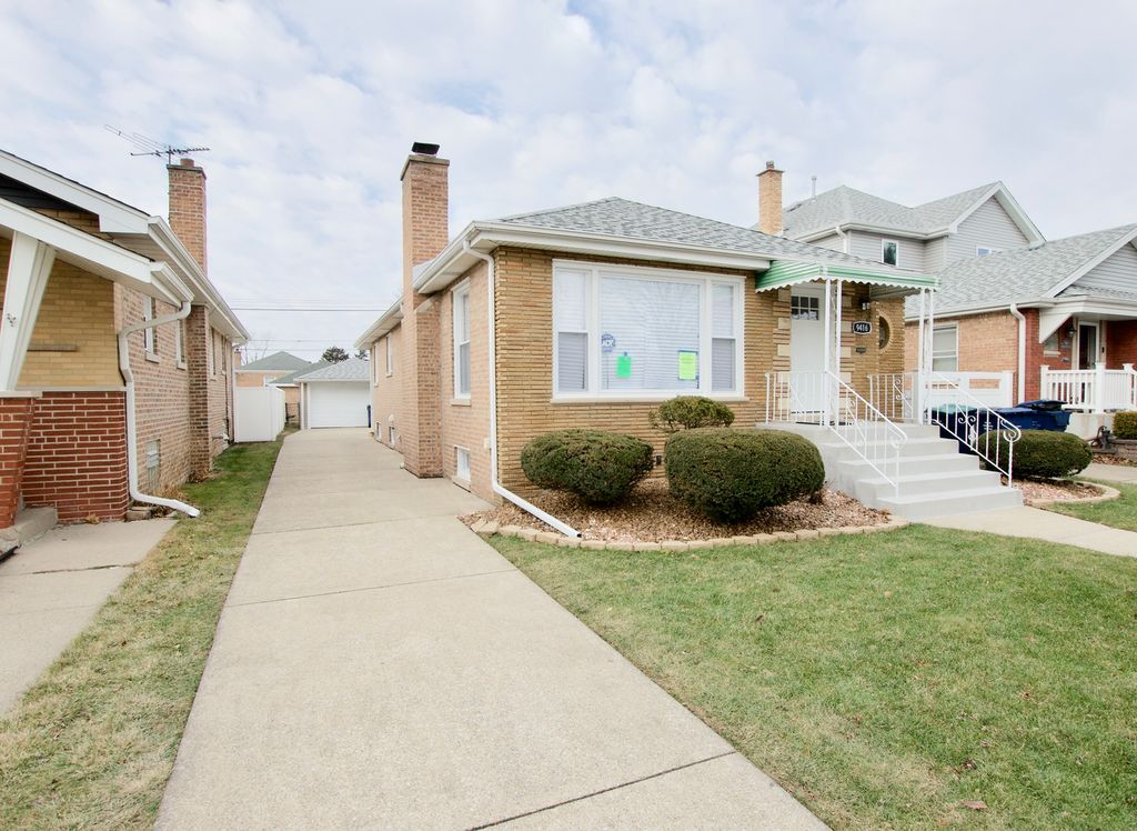 9416 S Avers Ave, Evergreen Park, IL 60805