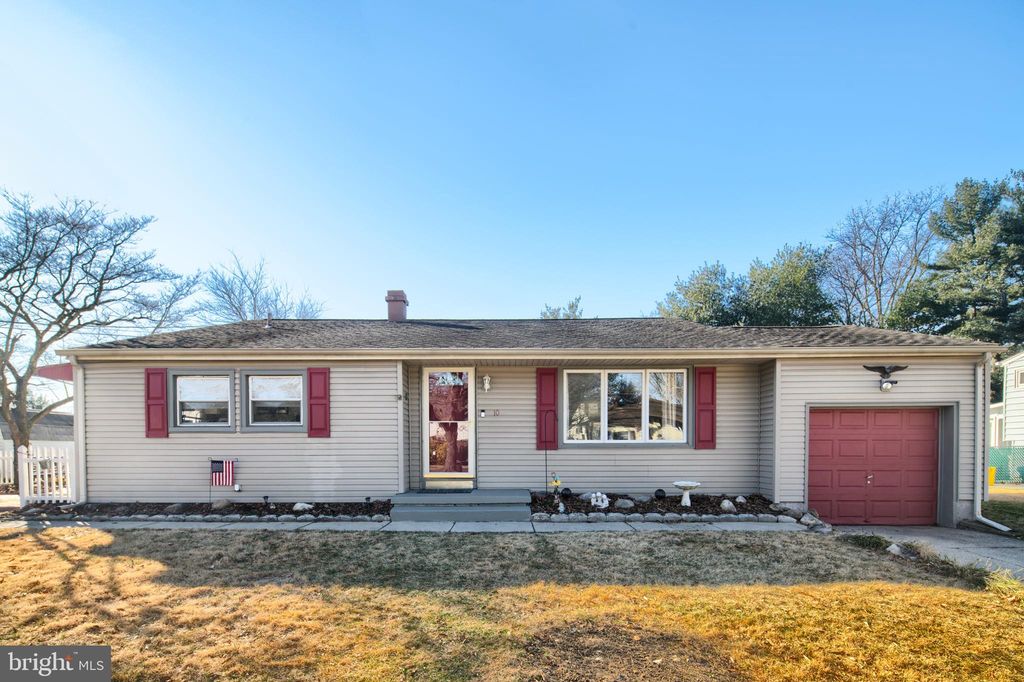10 N Sunset Dr, Voorhees, NJ 08043
