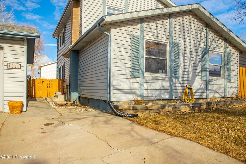 4901 Pumpkin Ct, Gillette, WY 82718
