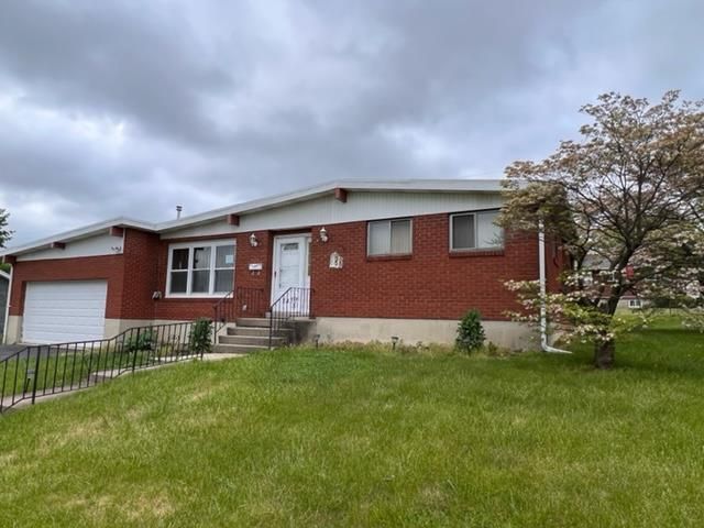 341 Crest Dr, Whitehall, PA 18052