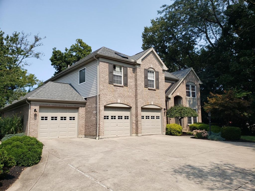 415 Forest Edge Dr, South Lebanon, OH 45065
