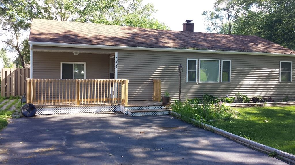 1421 Bayview Ln, Johnsburg, IL 60051