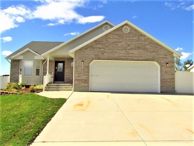 2192 S 825 E, Clearfield, UT 84015
