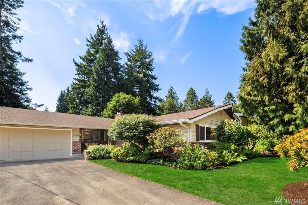 10017 45th Ave NE, Seattle, WA 98125