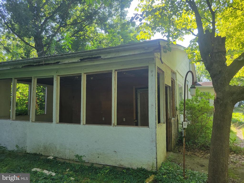 147 Lakefront St, Blackwood, NJ 08012