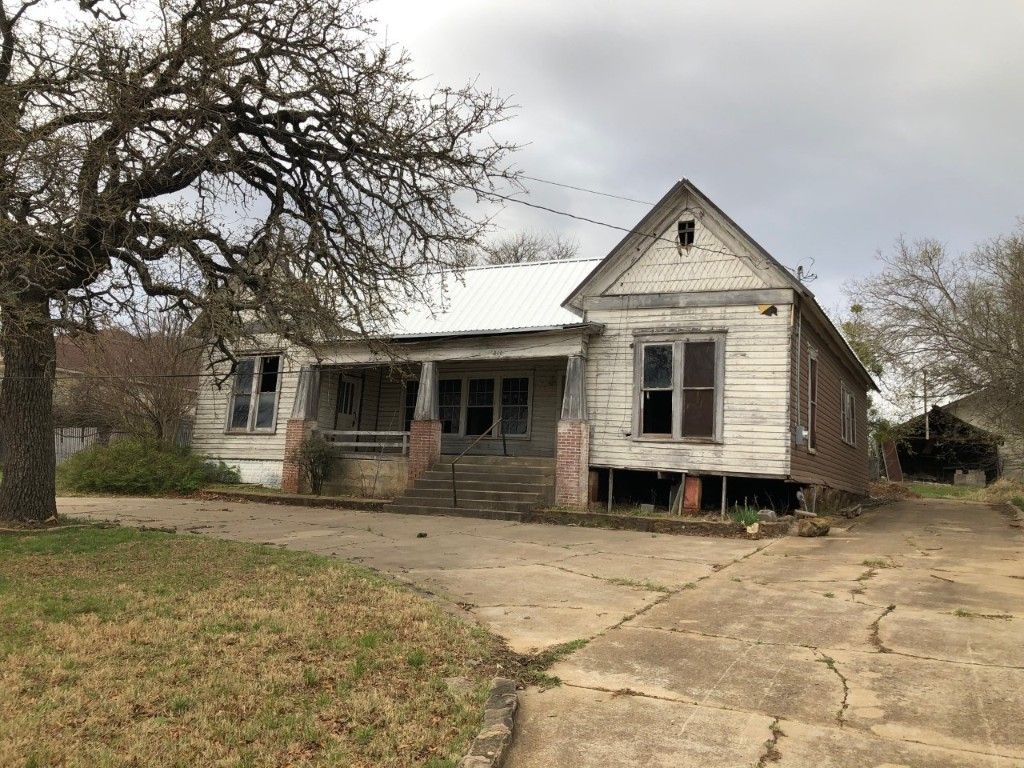 210 SW 5th Ave, Mineral Wells, TX 76067