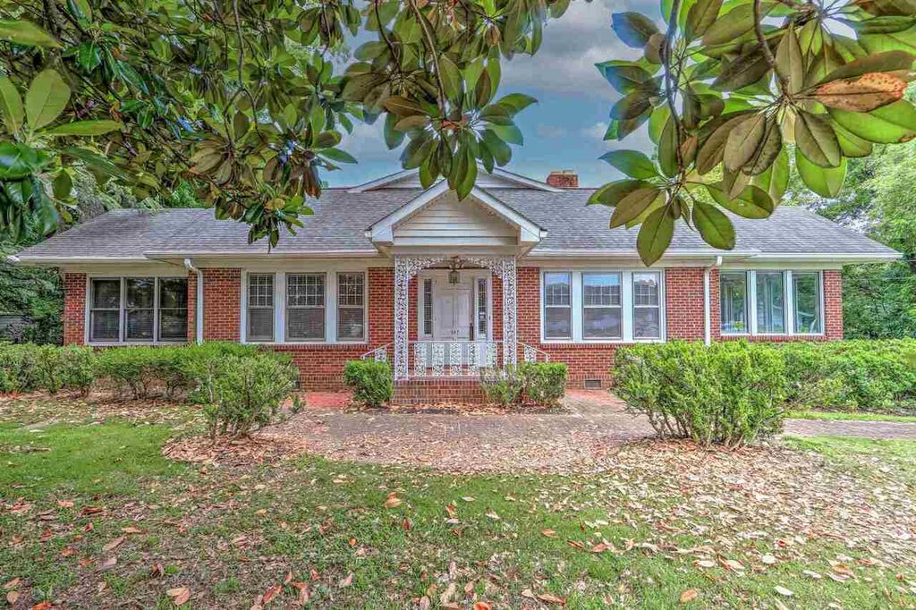 147 Athens St, Hartwell, GA 30643 See Est. Value, Schools & More