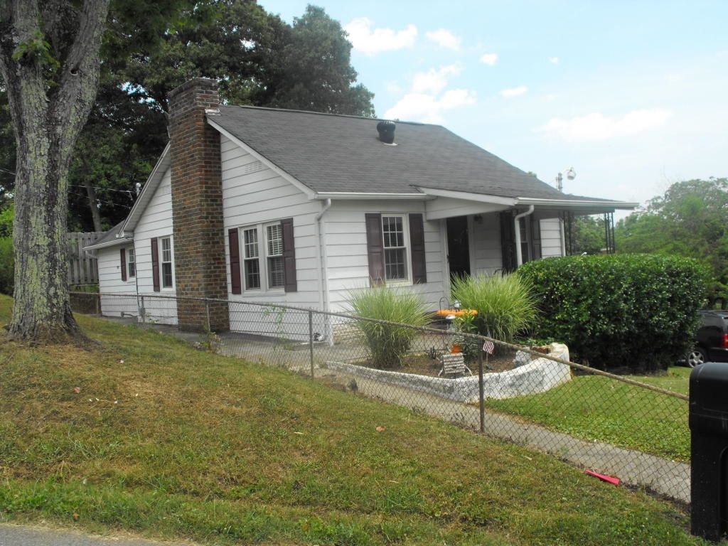 230 Nash Rd, Knoxville, TN 37914