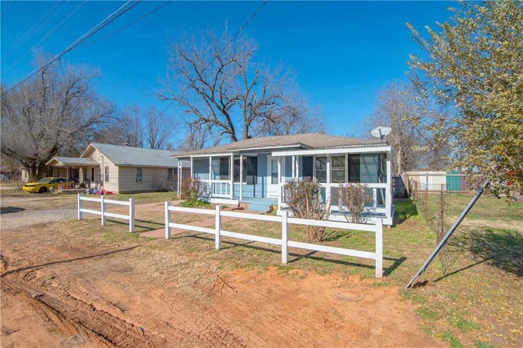 712 1st St, Maysville, OK 73057