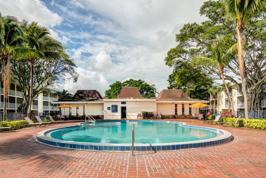 555 Kirk Rd, Lake Worth, FL 33461