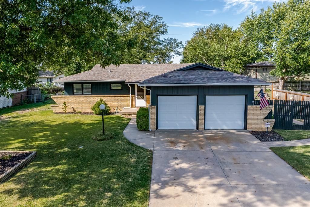 1041 N Denmark Ave, Wichita, KS 67212