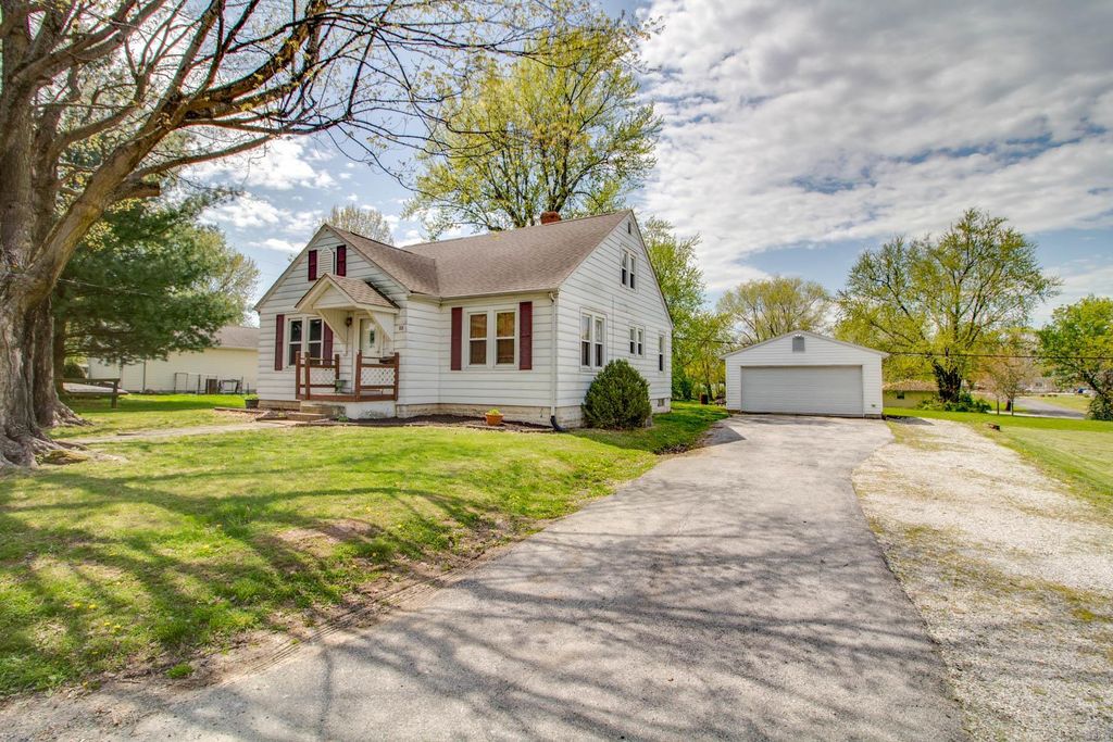 108 Edwards St, Cottage Hills, IL 4 Bed, 1 Bath SingleFamily Home