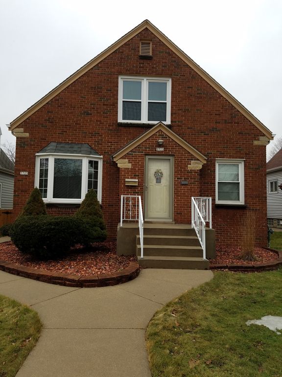 3725 S  18th St, Milwaukee, WI 53221