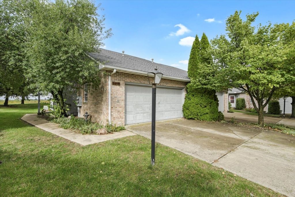 1017 Pheasant Cir, Savoy, IL 61874
