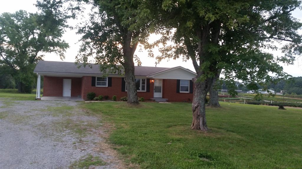 6176 McMinnville Hwy, Smithville, TN - 3 Bed, 2 Bath Single-Family Home