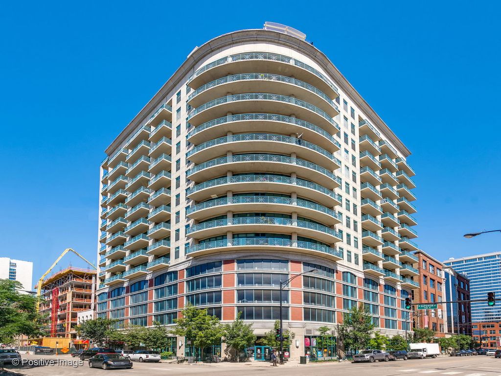 340 W Superior St #1607, Chicago, IL 60654