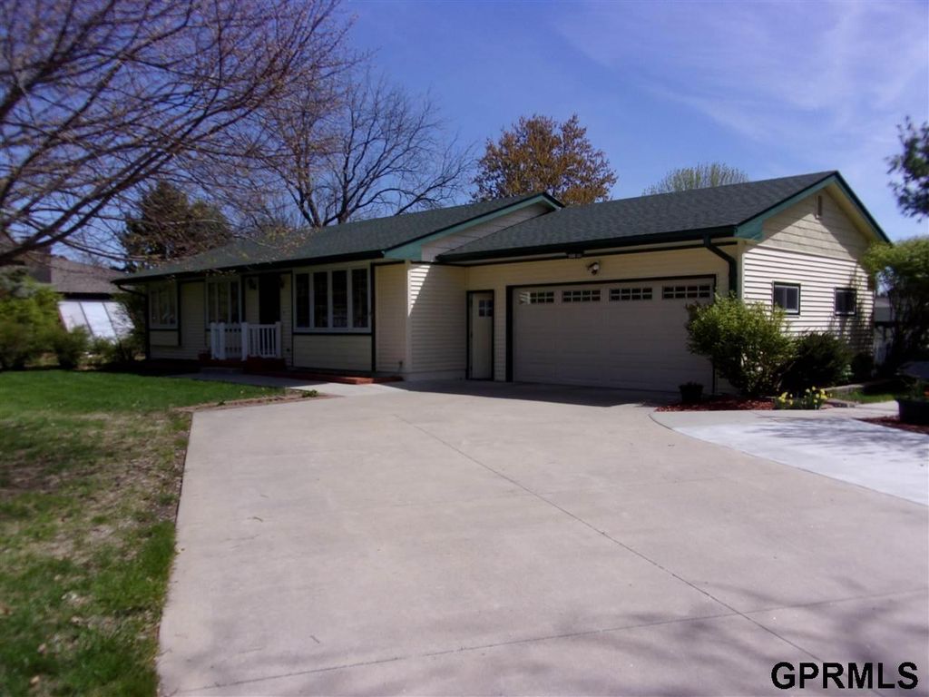 321 S 8th St, Tekamah, NE 68061 Trulia