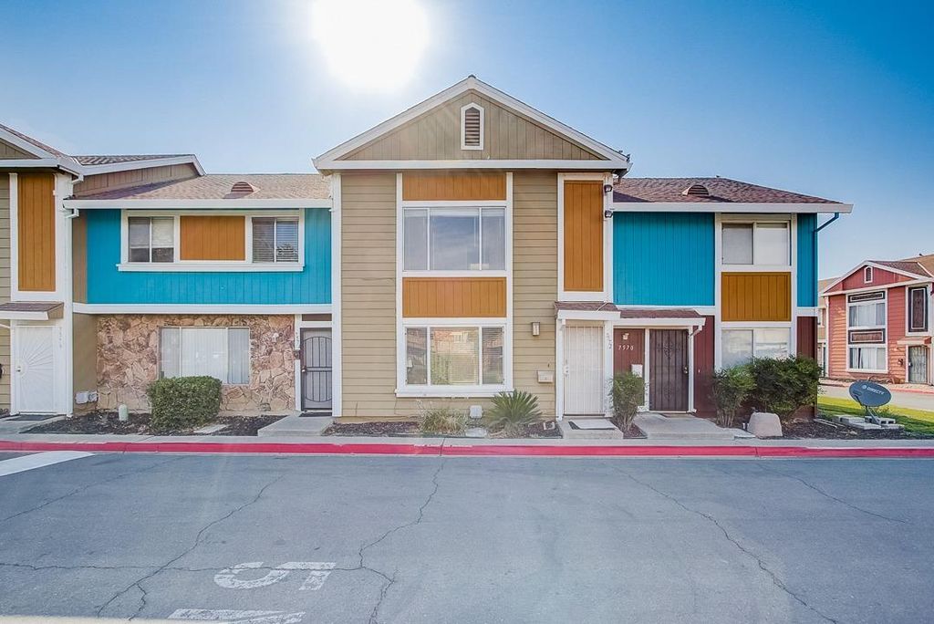 7572 Burgoyne Ln, Sacramento, CA 95823