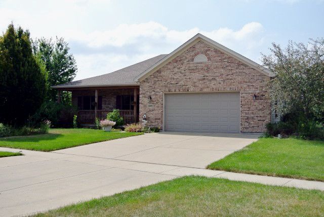 609 Woodside Ter, Hampshire, IL 60140