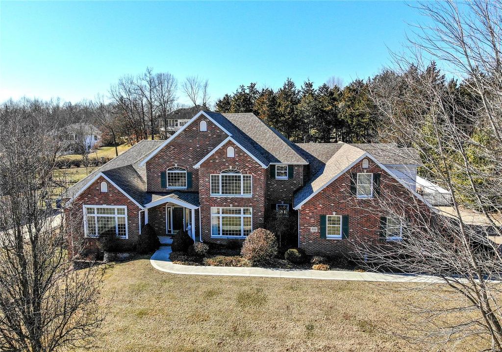 2112 Whitney Woods Ct, Jefferson City, MO 65101