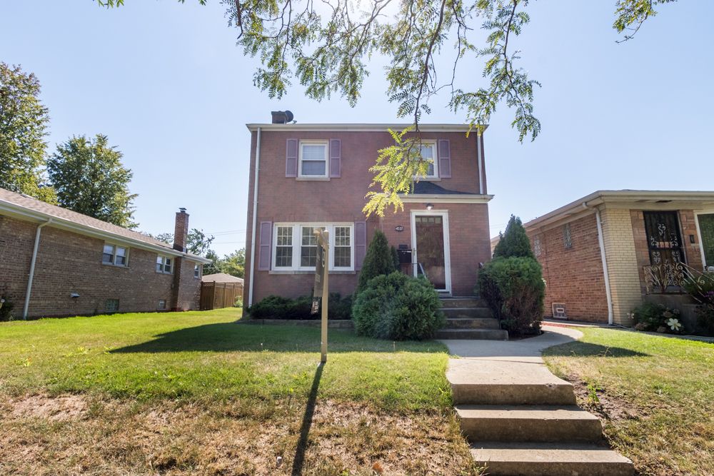 4537 W Foster Ave, Chicago, IL 60630