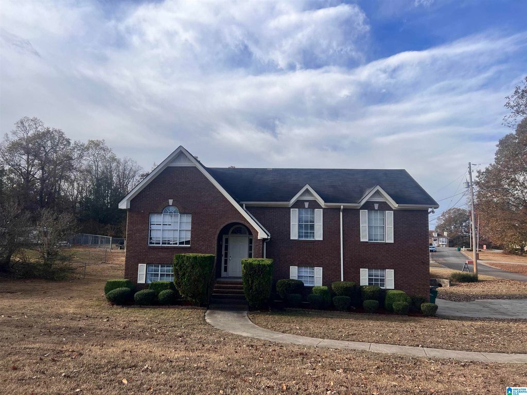 4008 Smithfield Forest Dr, Pleasant Grove, AL 35127 MLS 21371724