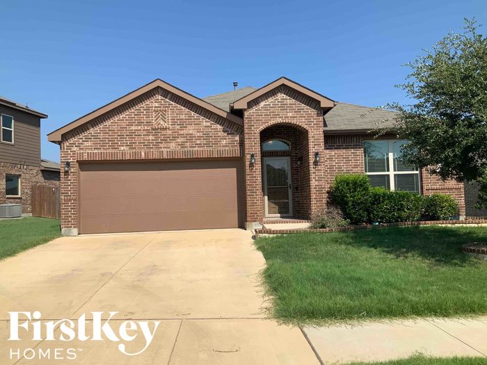 1744 Falling Star Dr, Haslet, TX 76052