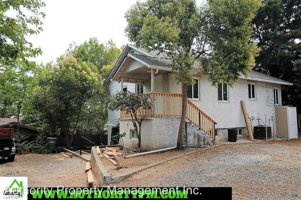 1907 Grace Ave #B, Redding, CA 96001