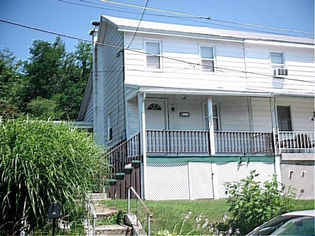 25 Main St, Middleport, PA 17953