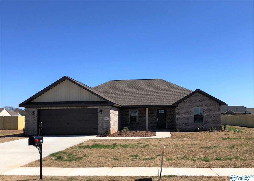 117 Creekwood Dr, Hazel Green, AL 3 Bed, 2 Bath SingleFamily Home