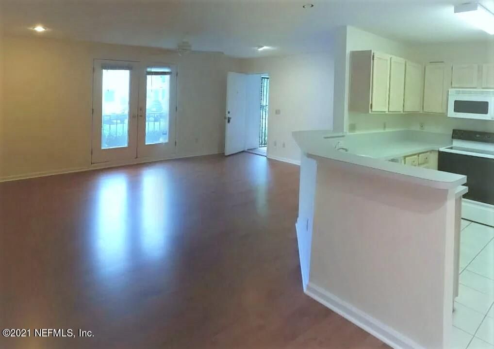 13715 Richmond Park Dr N #102, Jacksonville, FL 32224