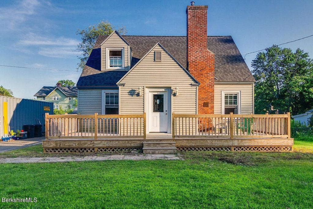 48 Plunkett Ave, Hinsdale, MA 01235