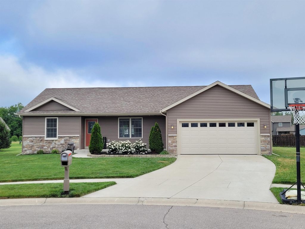 51689 Melwood Ct, South Bend, IN 46628